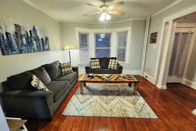 Image de Centrally located, comfortable space. Sleeps 6!