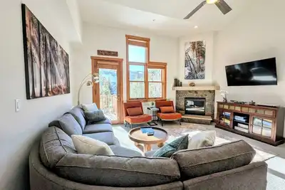 Image de Last Minute Holiday Rates! Large Townhouse, Walk to Gondola!