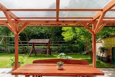 Image de Appartement en Duplex de Luxe - 4 Chambres, 4 Salles de Bains, Jardin Privé