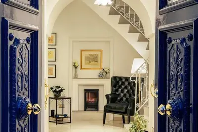 Image de Charming Traditional Room with lovely iron Balcony