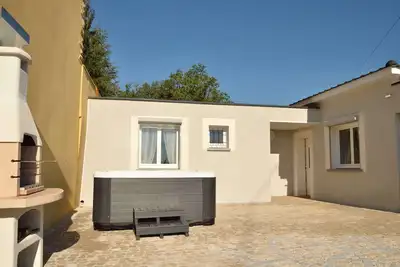 Image de maison 180 m2 \ncalme tout confort- Piscine Privée & chauffée- Sauna / Jacuzzi