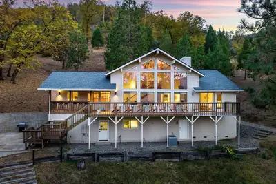 Image de Luxurious 5 King Beds w/ Fireplace, Views, GameRm, and Ev Charger near Yosemite