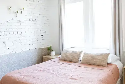 Image de Elegant townhome with a Hot Tub for couples and small families - Lancaster City