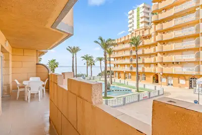 Appartement 'Castillo De Mar F3 Torre Sur 1b' avec vue sur la mer, piscine partagée et Wi-Fi