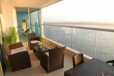 Image de Luxury 3 Bedroom Condo with Million-Dollar Views!