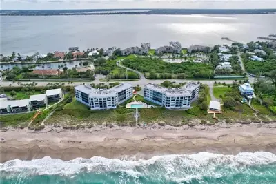 Image de Beachfront remodeled condo in Hutchinson Island
