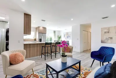 Image de Spacious + Serene Miami Home: Walk to Metrorail!