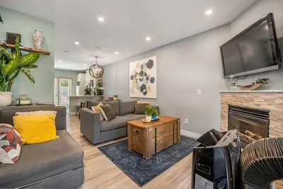 Image de Combo3! 1 Mins to Banff Gate! New Reno Units for Team or Group