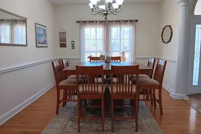 Image de Expansive haven nestled in a serene country setting!