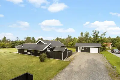 Image de Belle maison à Strandby avec WiFi