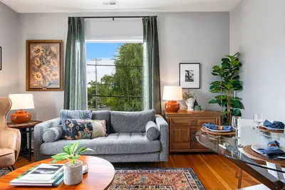 Image de King Bed | Near Dt & Best Restaurants | Pets Ok!