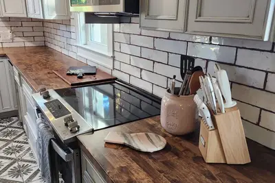 Image de Vibrant Downtown Cozy Cottage \nClose to Pensacola & Perdido Beaches