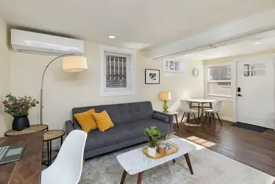 Image de Near Downtown & Waterfront | Ac| Pet Friendly