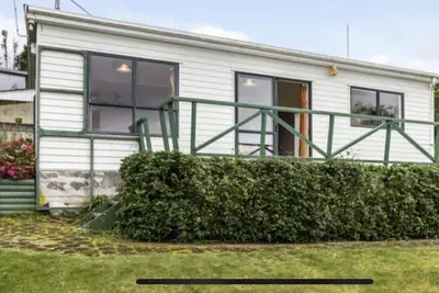 Image de Retro Lakeside Retreat