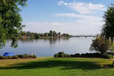 Image de House overlooking Lake with private jetty, 2 min walk to Yarrawonga main street