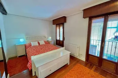 Image de Andra Mari Etxea - Apartamento en Parte Antigua
