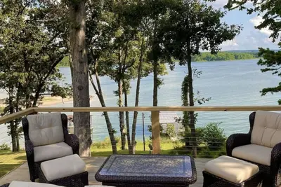 Image de Lakefront Luxury! Direct Water Access, Spa, Fire Pit & Boat Launch-Sleeps 17