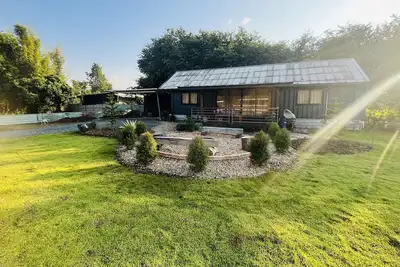 Image de Skugga Farm Cabin is lifestyle for agriculture with chocolate, tea, coffee \n