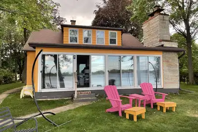 Image de Spacious Retreat on Kelly Lake that will accommodate the entire family!