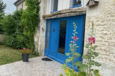 Image de maison charentaise idéale pour une famille avec parc et piscine privée chauffée