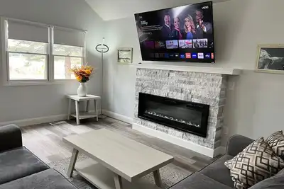 Image de \"Laughing Turtle\" - A Wixom Lake paradise vacation home. Pet friendly!