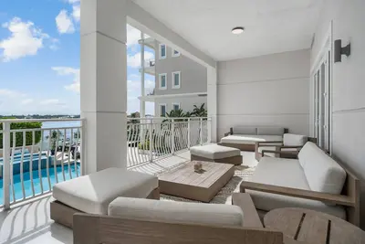 Image de Stunning Harbour View Condo Luxury Rental on Paradise Island