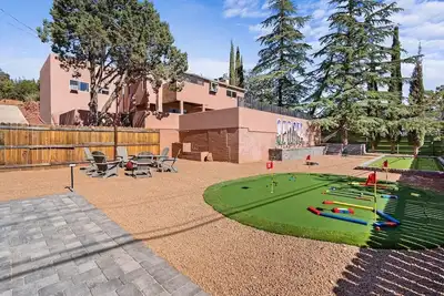 Image de This house is a 3 bedroom(s), 3. 5 bathrooms, located in Sedona, Az.