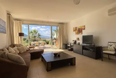 Image de 2 bedroom ground floor apartment in Tatlisu, North Cyprus. communal pools onsite