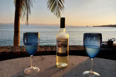 Image de Romantic beach condo.