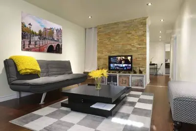 Image de Yellow Stone | Comfy 1br + Garden Near Metro & Dt