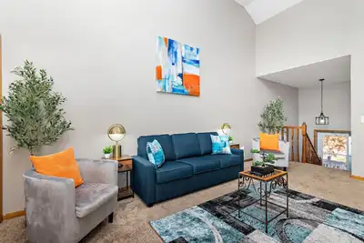 Image de Oak Haven: 3 King Beds + 1 Queen Bed Fast Wi-Fi + Free Parking - Sleeps 8 People