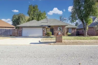 Lovely Central Edmond home 4bed 2bath
