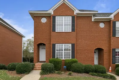 Image de New Auburn Property! 3br/2. 5ba 3 Miles from Jordan-Hare!