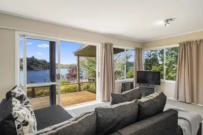 Image de Lakeside Leisure - Lake Rotomā Holiday Home