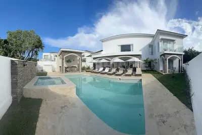 Image de Luxury 4-Bedroom Villa Park #12 - Real Estate Green-band All-Inclusive