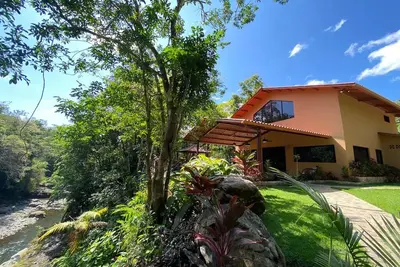 Image de Chalet en medio de la naturaleza, con hermosa vista al río y senderismo.