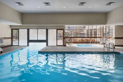 Enjoy 2 Modern Units, Perfect for Groups! Indoor & Outdoor Pools, Pets Allowed!