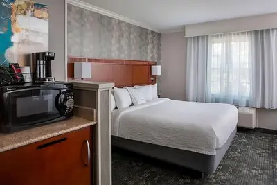 Image de Sunny Haven in Lowell! 3 Convenient Units, Close to Merrimack Repertory Theatre