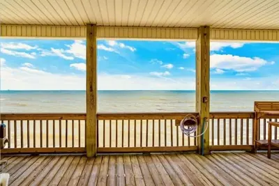 Image de Cameron Oceanf  pet friendly home near Holly Beach