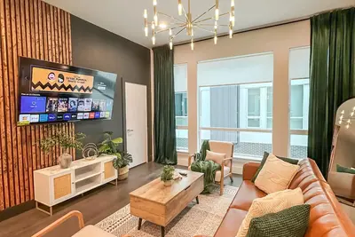 Image de Dallas Condo – Uptown Comfort for Families & Busy Professionals