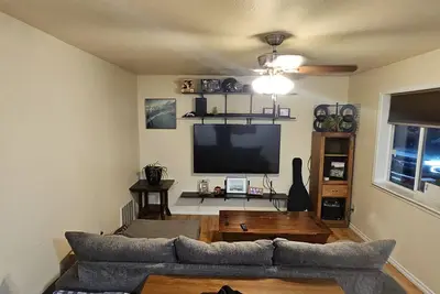 Image de little home on the edge of town\n\n