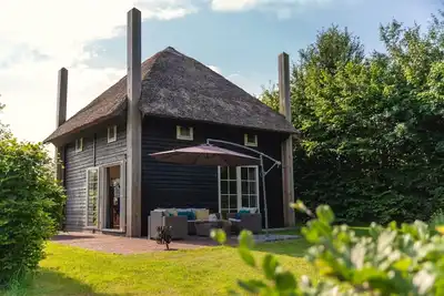 Image de 2 luxury homes with hot tubs, saunas and large backyard