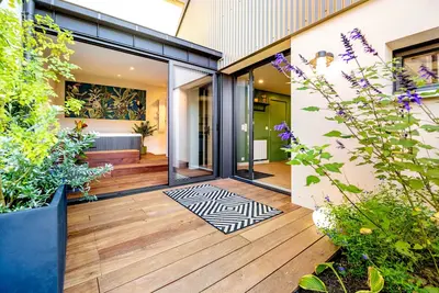 Image de Sur Le Banc \"Maison et Spa Heol\" Jacuzzi et sauna à 50 mètres de la baie