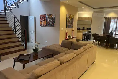 Image de [Stvr Unit Certificate Number : 2023-002] - RuRu Haus \nSpacious/Cozy Entire Haus