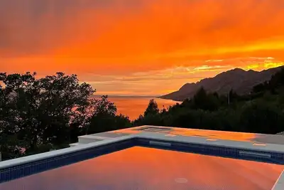Image de Exklusive Villa in Privater Lage mit 5 Schlafzimmer und Beheiztem Außenpool