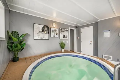 Image de Soak & Snooze at Birch Bay w Hot Tub & K Bed - 203