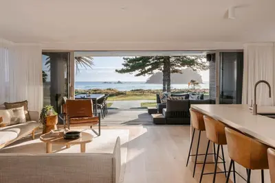 Image de 36 Marine - Unparalleled beachfront luxury