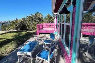 Image de Matlacha Cottage 2/2 remodeled& sunsets! \n