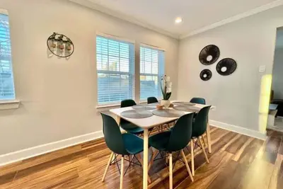 Image de Modern 2-bedroom house near museums and shopping malls