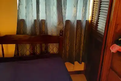 Image de Lulu’s overnight home with beautiful mountain and sea view.